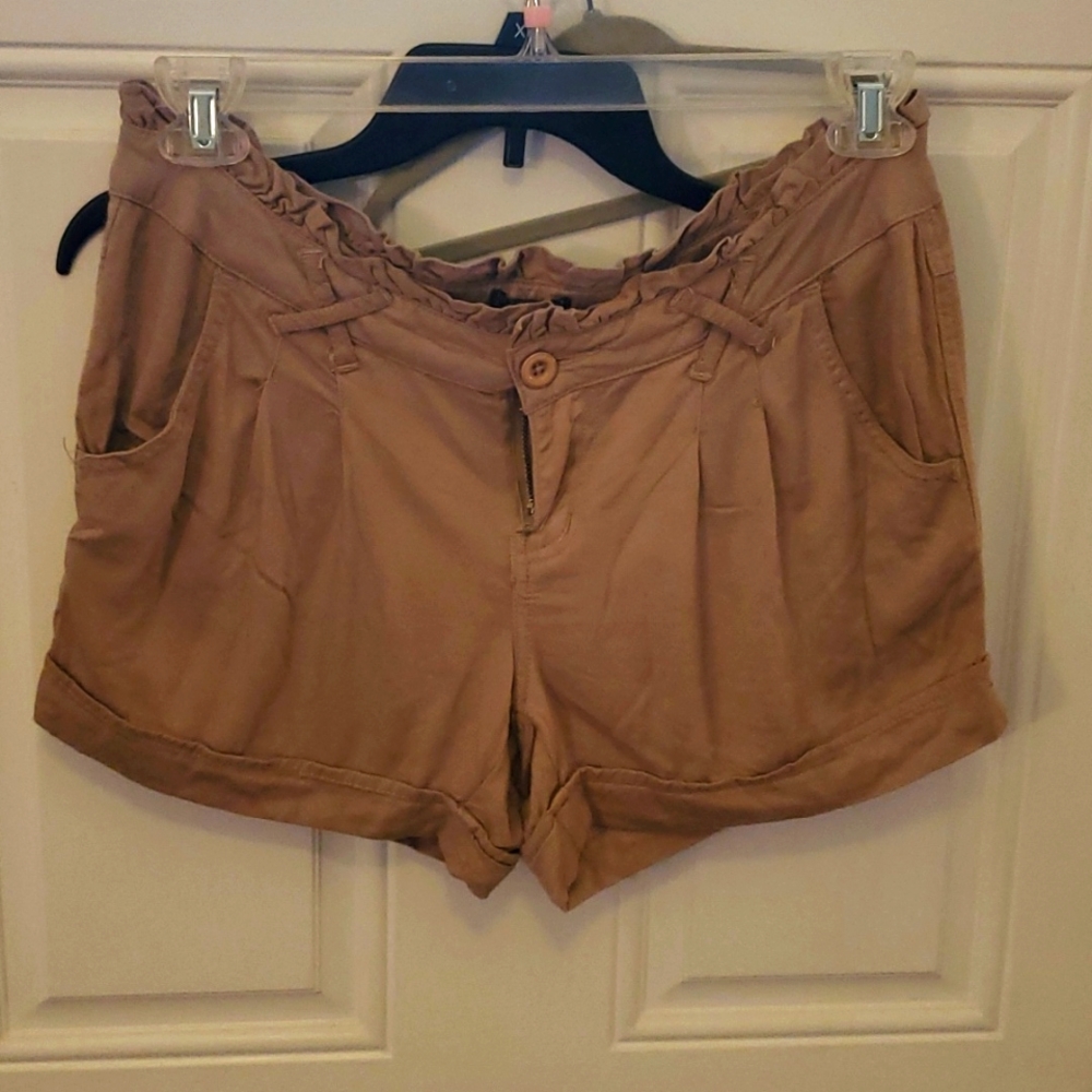 Soft khaki shorts - Juniors Sz 9